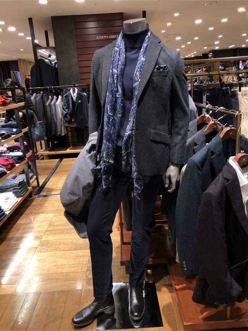 JOSEPH ABBOUD 新林 コーディネート画像