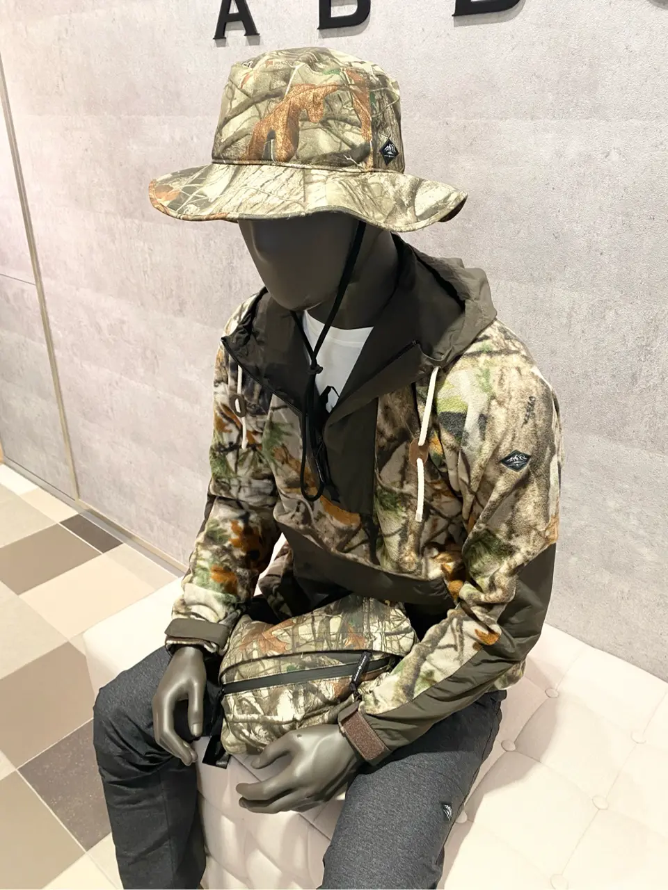 JOSEPH ABBOUD 東　 コーディネート画像