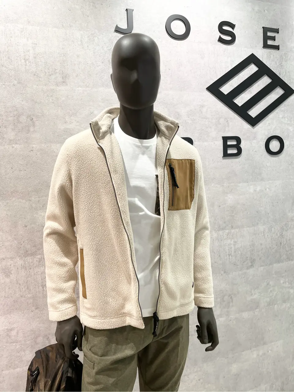  東　 コーディネート画像