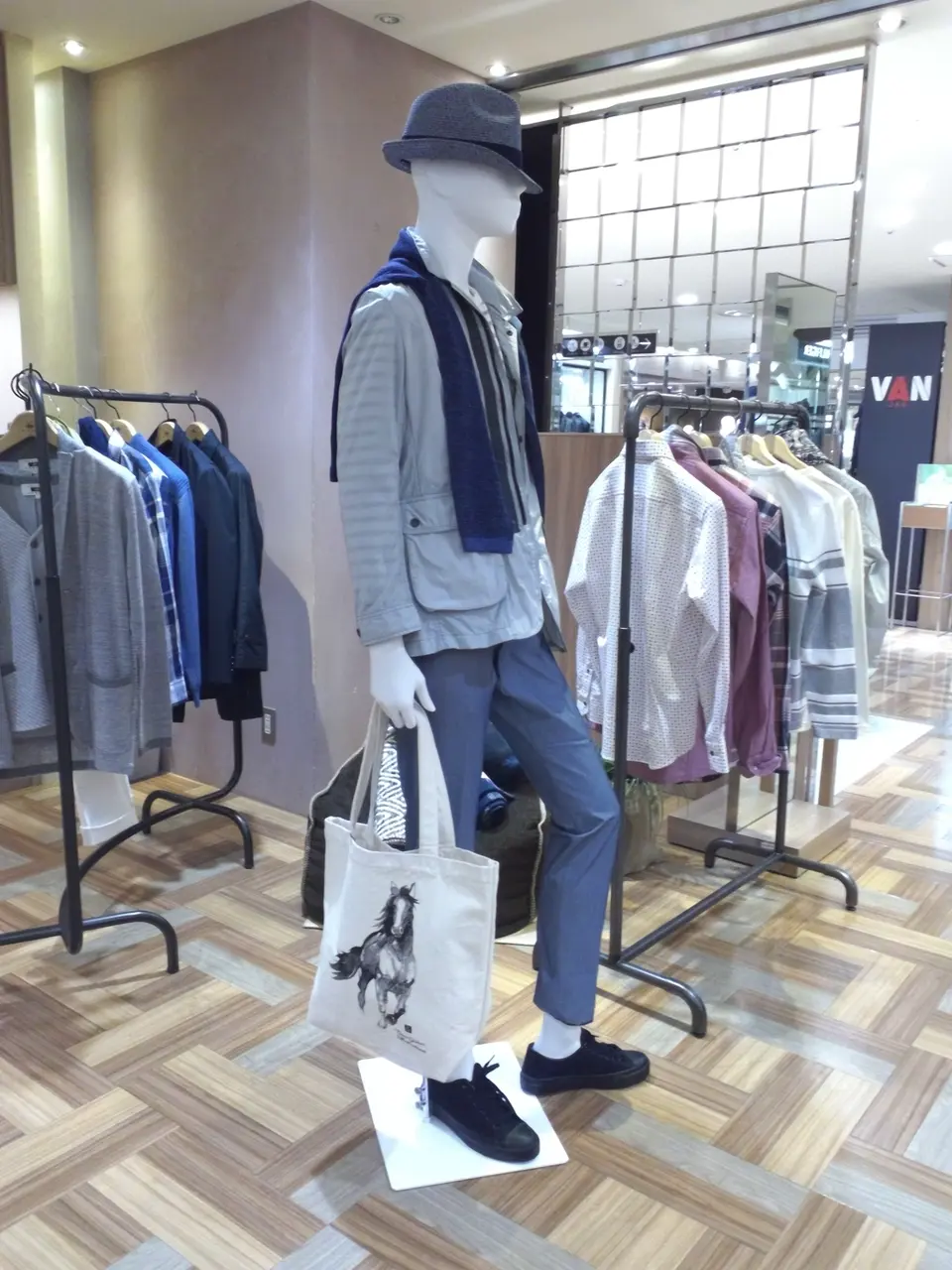 JOSEPH ABBOUD 小城 コーディネート画像