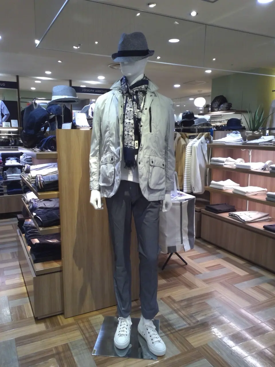 JOSEPH ABBOUD 森部 コーディネート画像