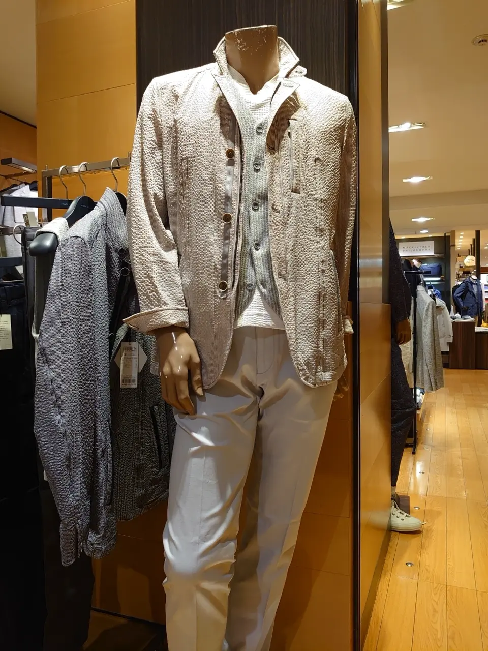  三宅 コーディネート画像