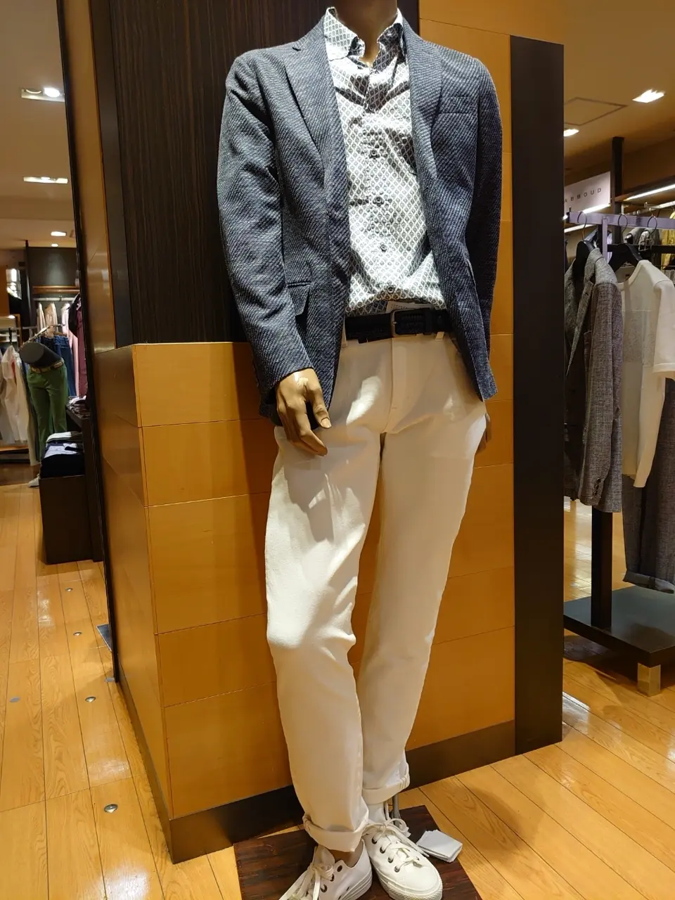  三宅 コーディネート画像