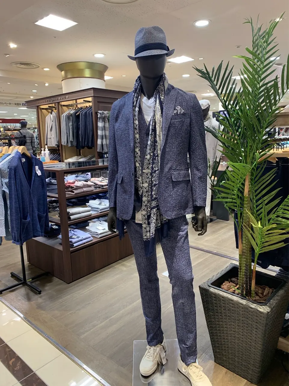  秦 コーディネート画像