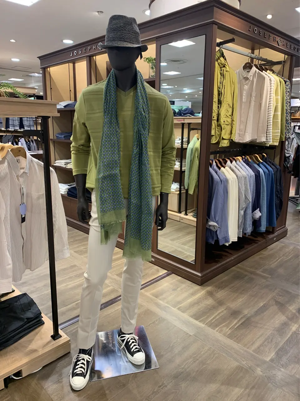  秦 コーディネート画像