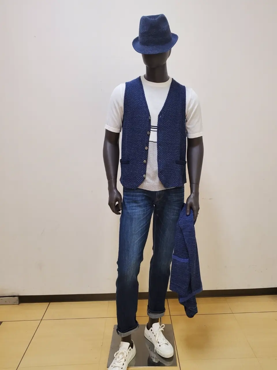 JOSEPH ABBOUD 亀井 コーディネート画像