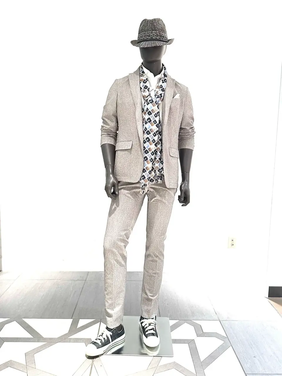 JOSEPH ABBOUD 石川 コーディネート画像