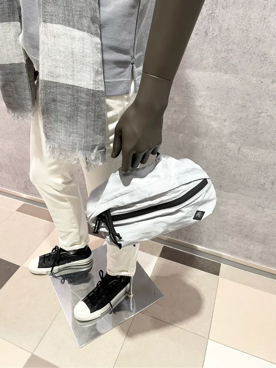 JOSEPH ABBOUD 東　 コーディネート画像