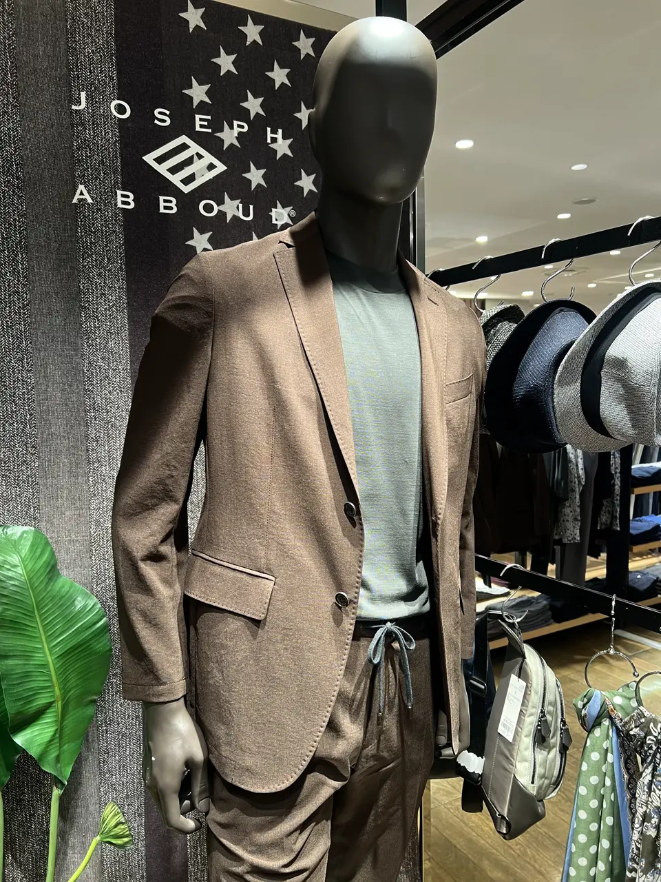 JOSEPH ABBOUD 新林 コーディネート画像