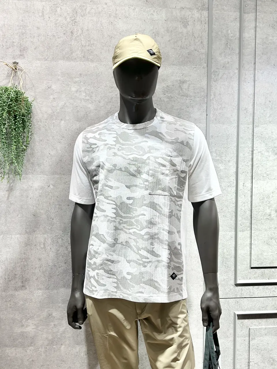 JOSEPH ABBOUD MOUNTAIN 二澤 コーディネート画像