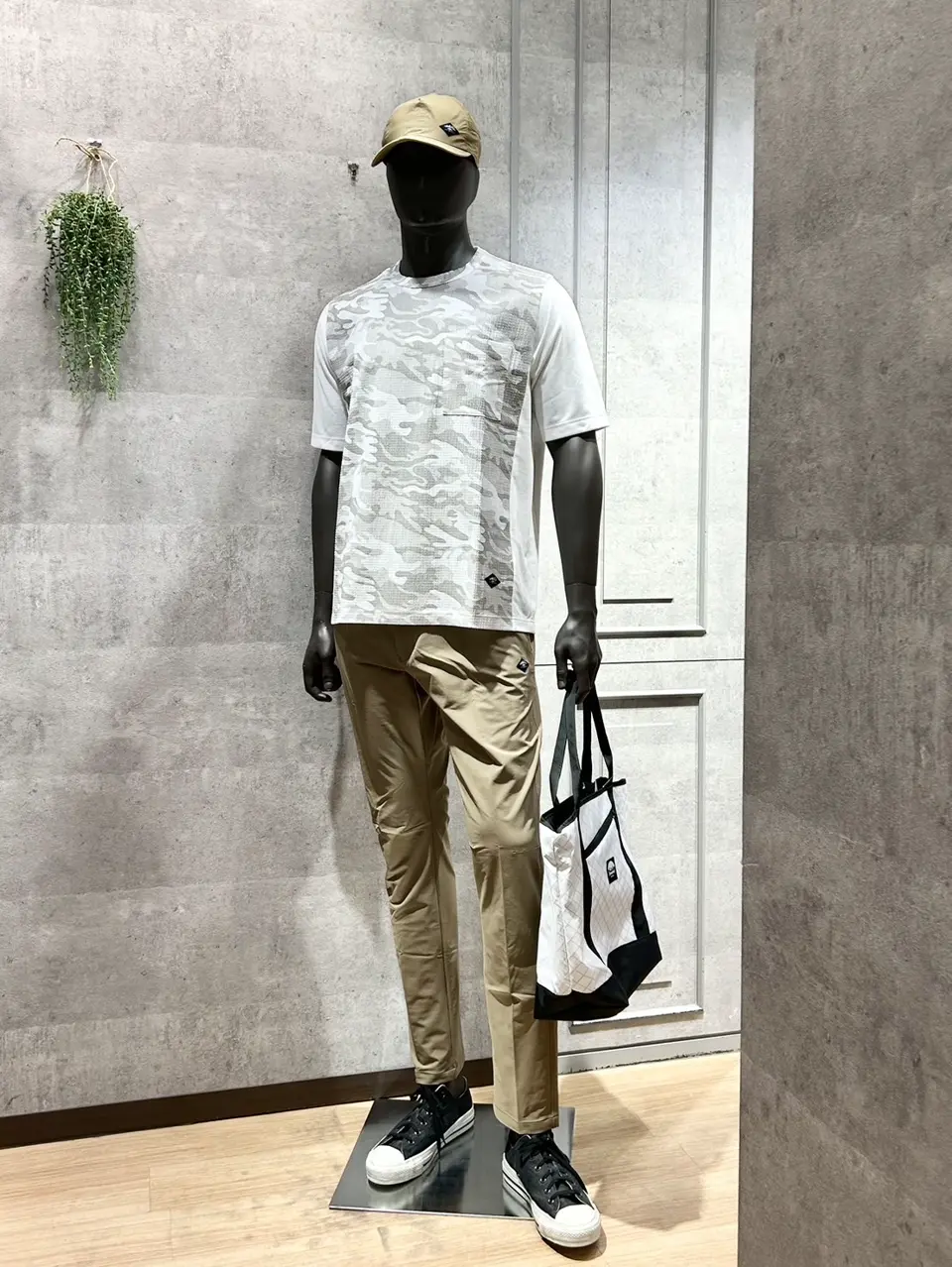 JOSEPH ABBOUD MOUNTAIN 上條 コーディネート画像