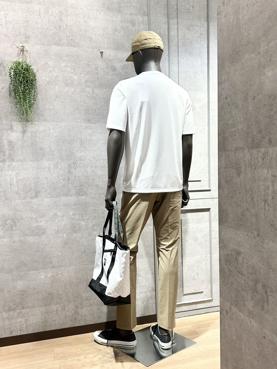 JOSEPH ABBOUD MOUNTAIN 上條 コーディネート画像