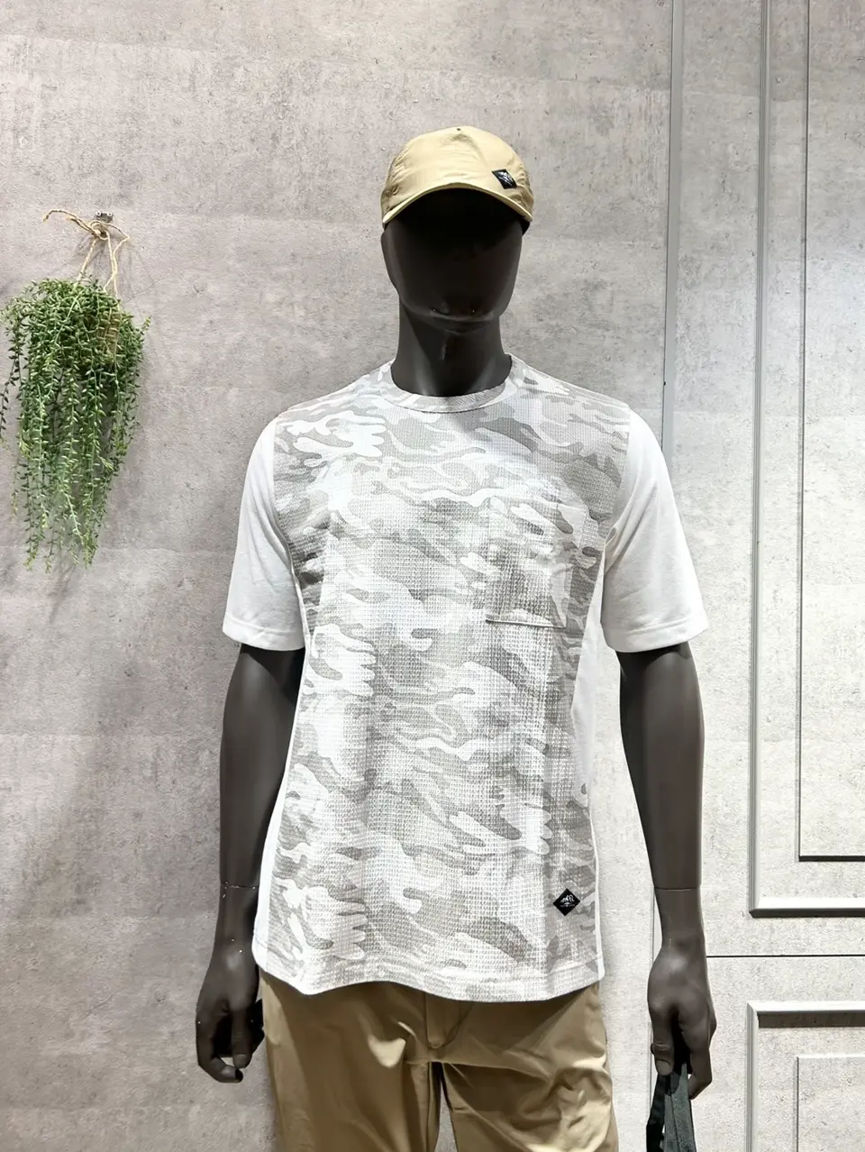 JOSEPH ABBOUD MOUNTAIN 上條 コーディネート画像