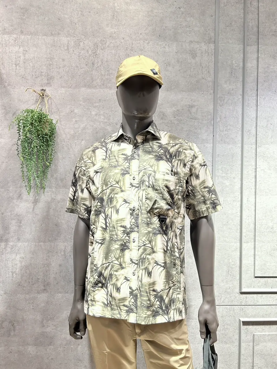 JOSEPH ABBOUD MOUNTAIN 上條 コーディネート画像