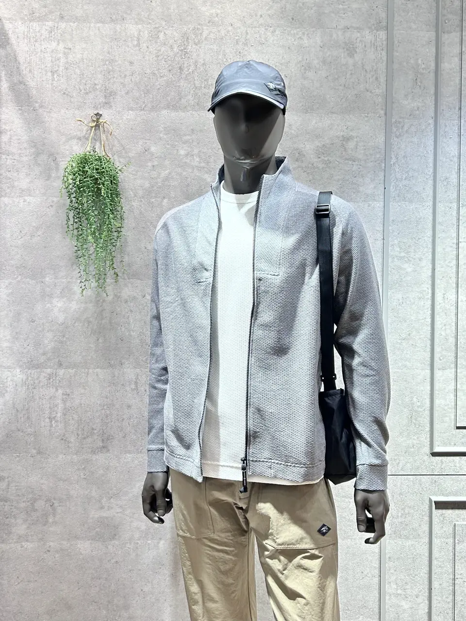 JOSEPH ABBOUD MOUNTAIN 二澤 コーディネート画像