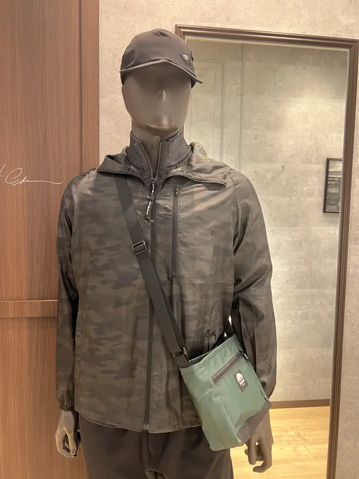 JOSEPH ABBOUD MOUNTAIN 上條 コーディネート画像