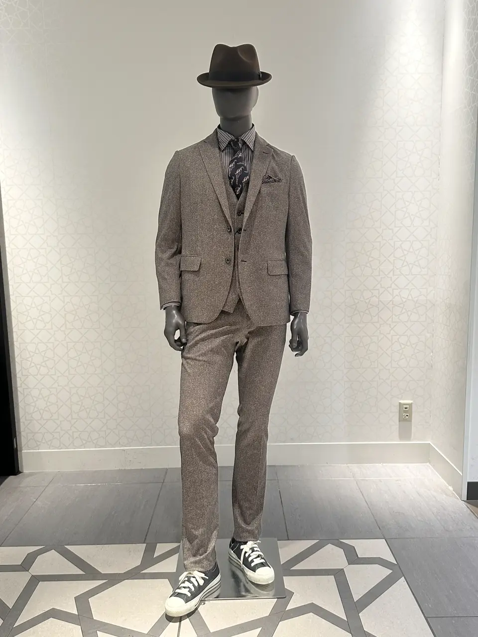 JOSEPH ABBOUD 石川 コーディネート画像