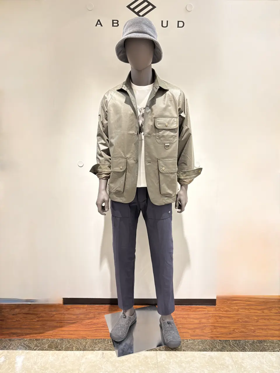 JOSEPH ABBOUD 碇 コーディネート画像