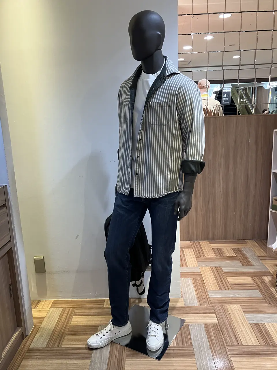 JOSEPH ABBOUD 小城 コーディネート画像