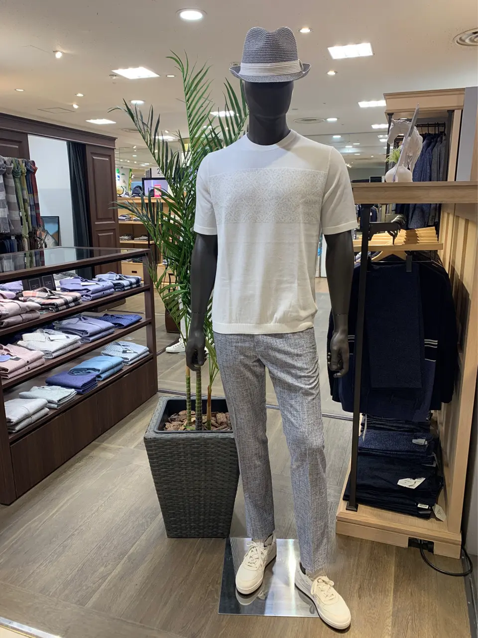  秦 コーディネート画像