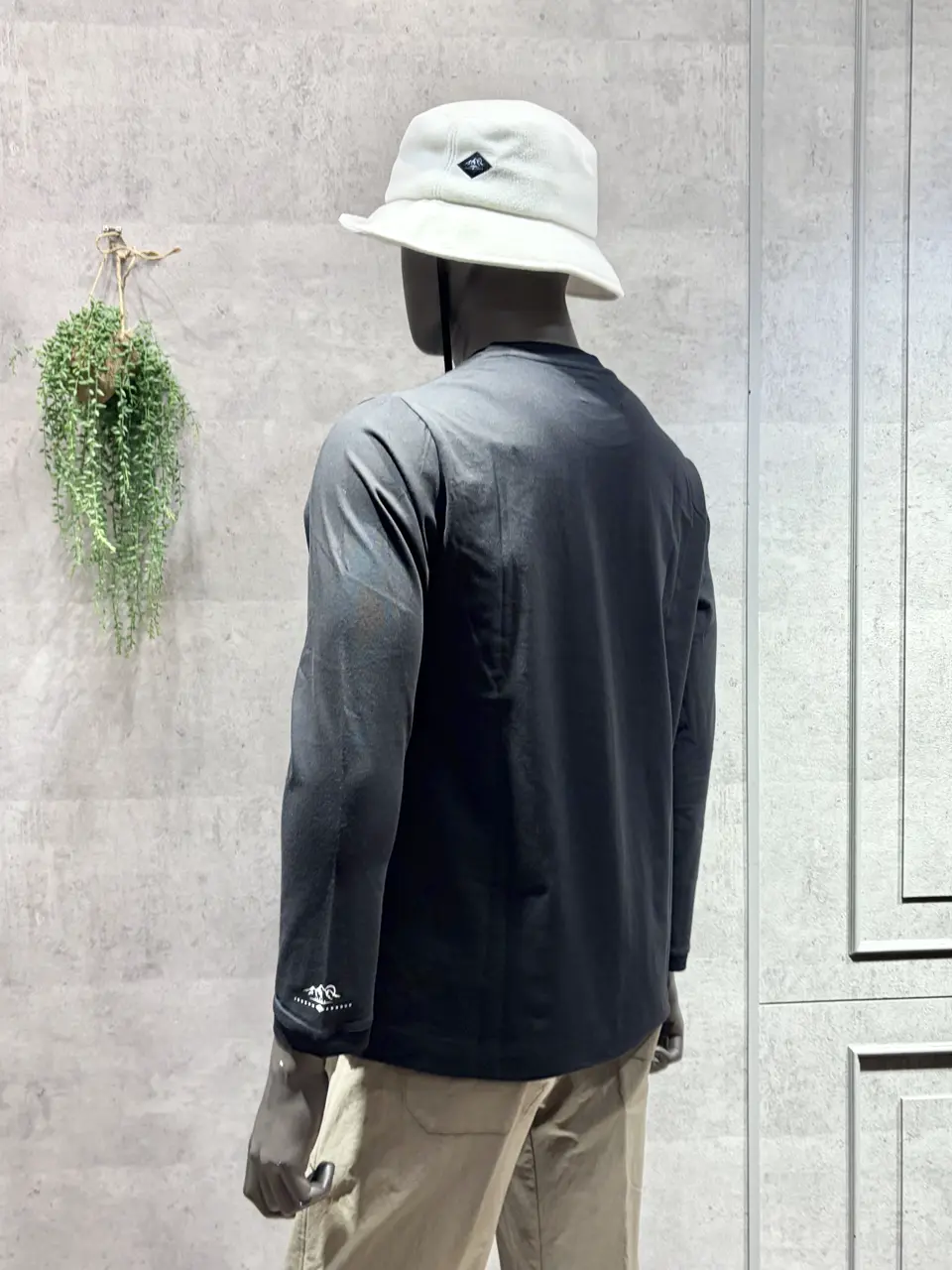 JOSEPH ABBOUD MOUNTAIN 二澤 コーディネート画像