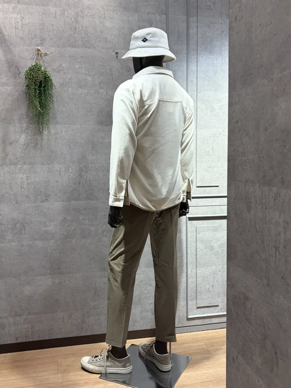 JOSEPH ABBOUD MOUNTAIN 上條 コーディネート画像