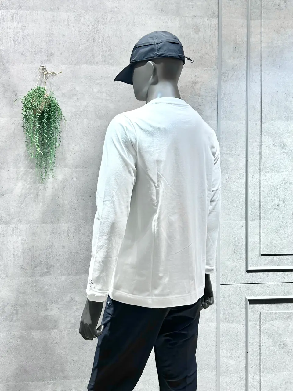 JOSEPH ABBOUD MOUNTAIN 二澤 コーディネート画像