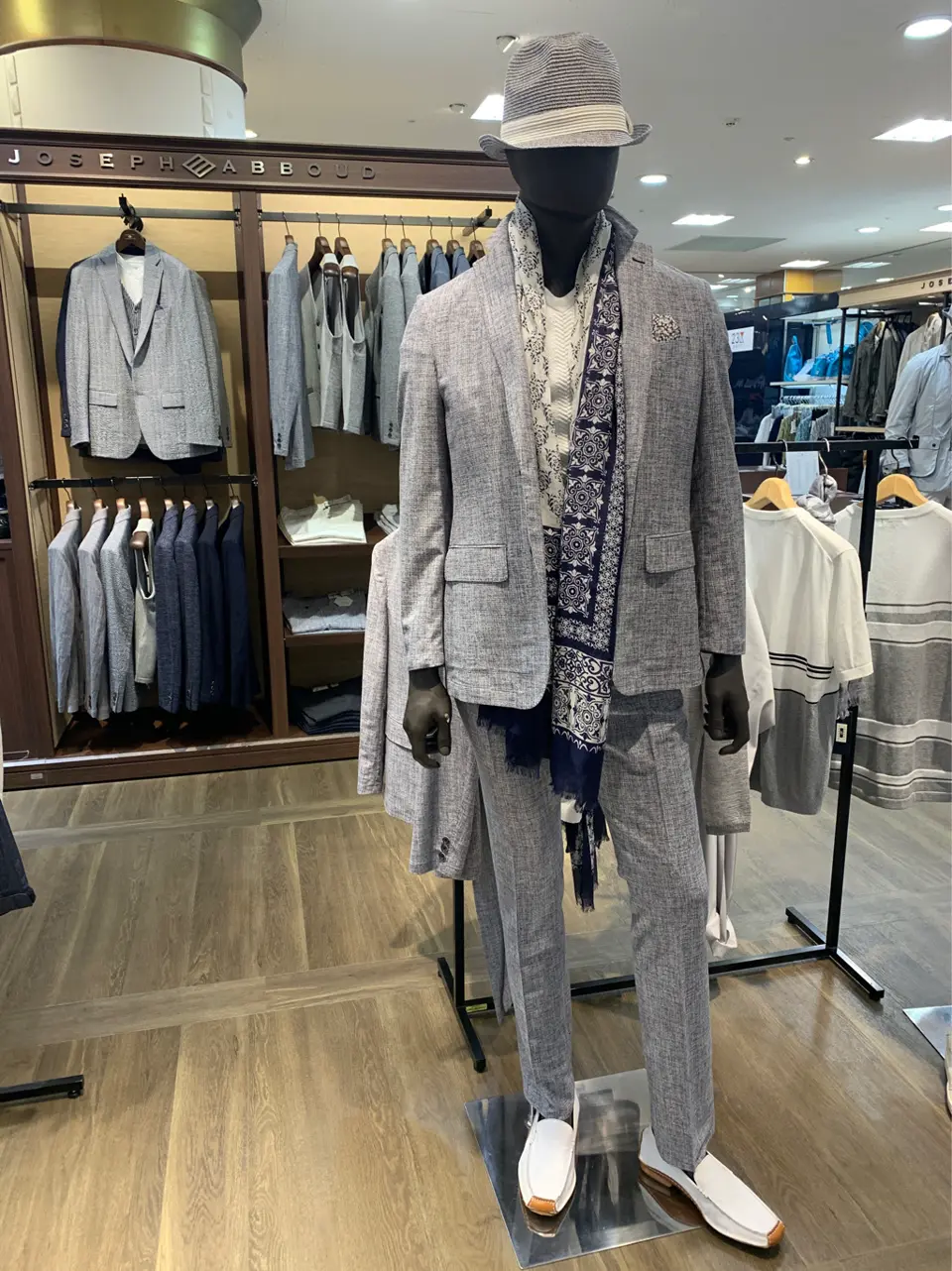  秦 コーディネート画像