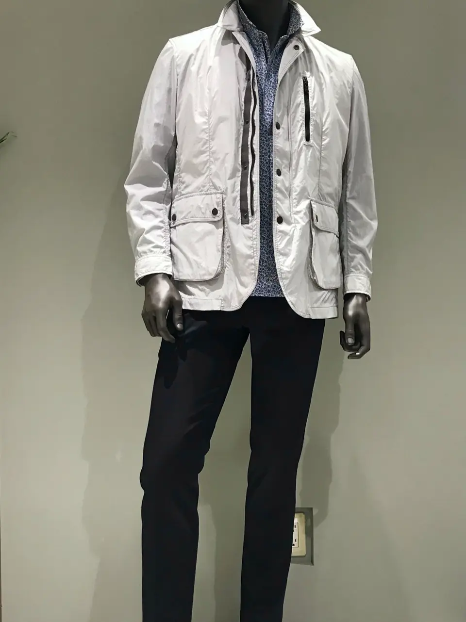 JOSEPH ABBOUD 伊津野 コーディネート画像