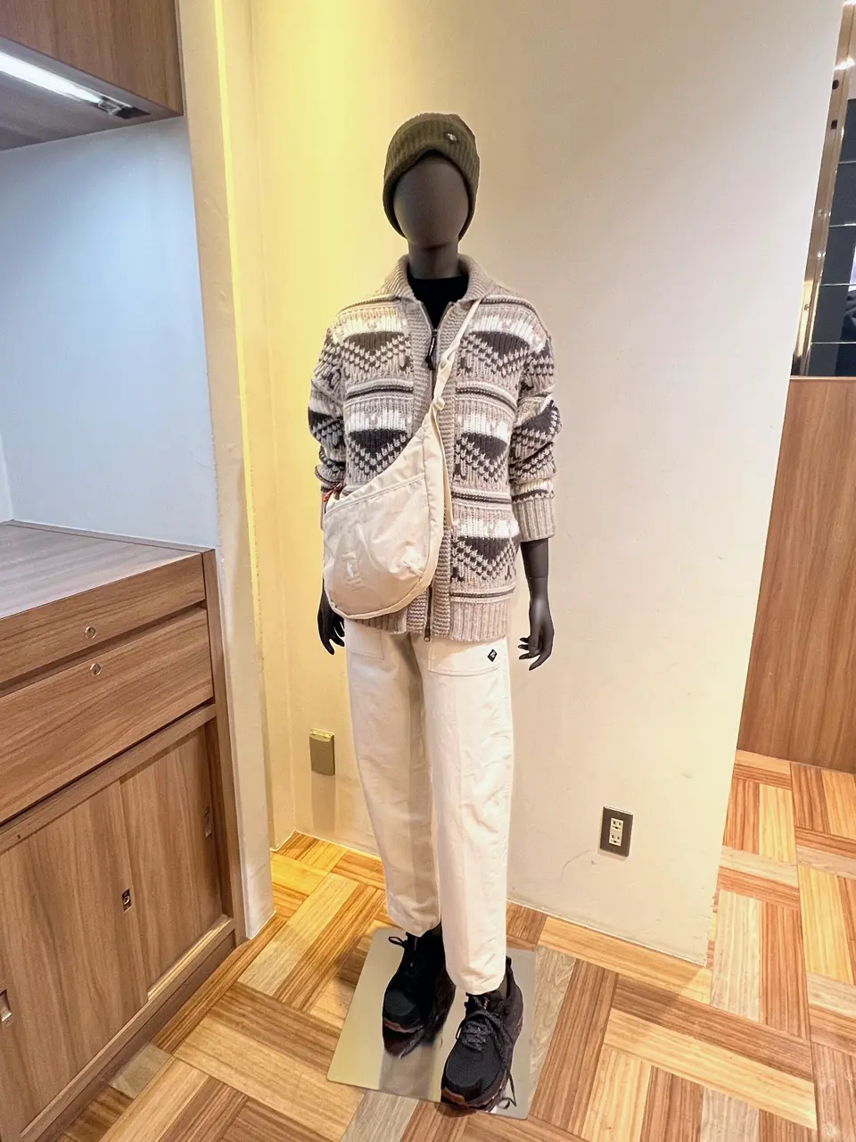 JOSEPH ABBOUD MOUNTAIN 森部 コーディネート画像