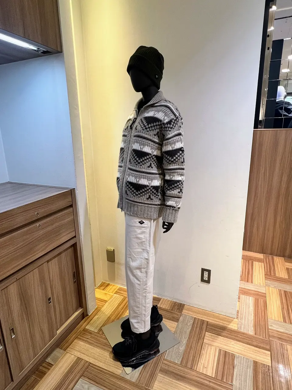 JOSEPH ABBOUD MOUNTAIN 森部 コーディネート画像