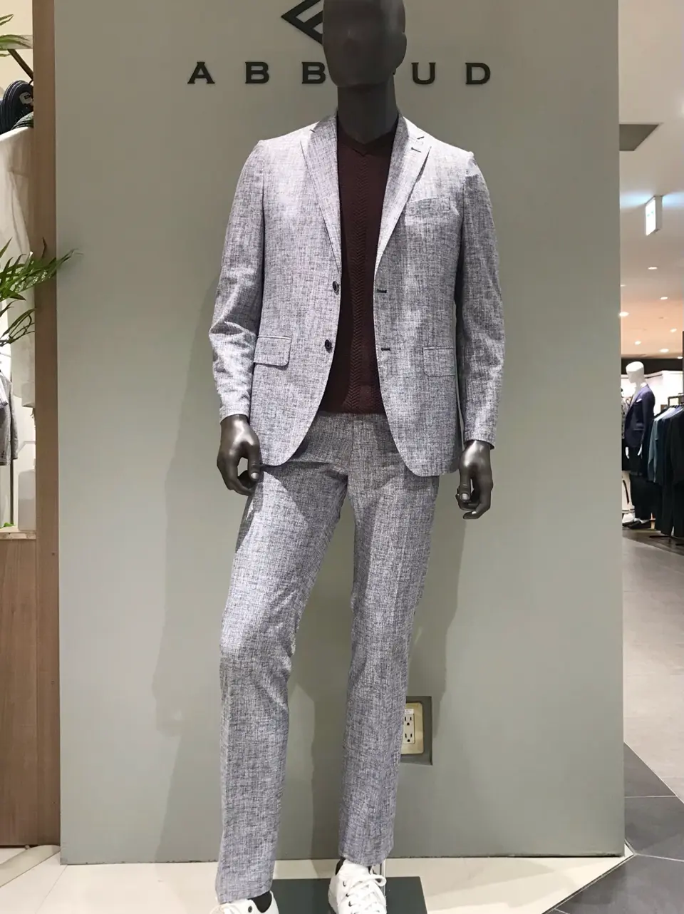 JOSEPH ABBOUD 伊津野 コーディネート画像