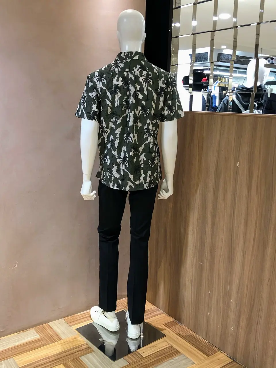 JOSEPH ABBOUD 小城 コーディネート画像