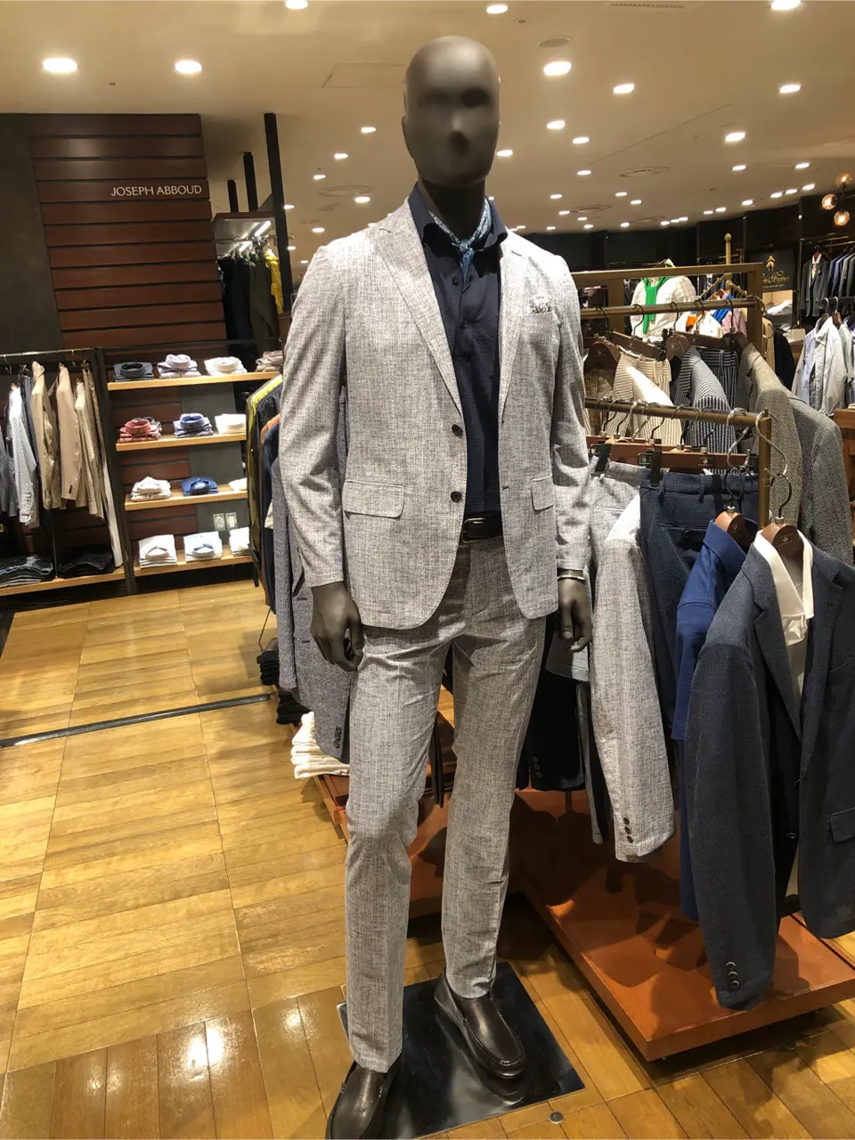 JOSEPH ABBOUD 新林 コーディネート画像