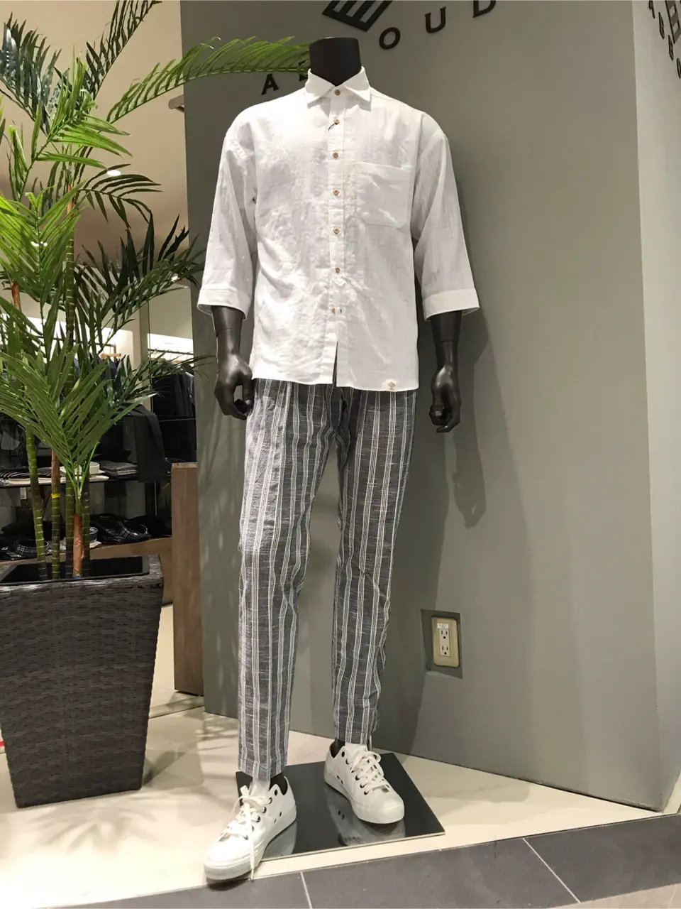 JOSEPH ABBOUD 伊津野 コーディネート画像