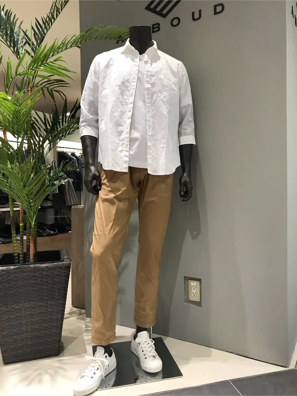 JOSEPH ABBOUD 伊津野 コーディネート画像