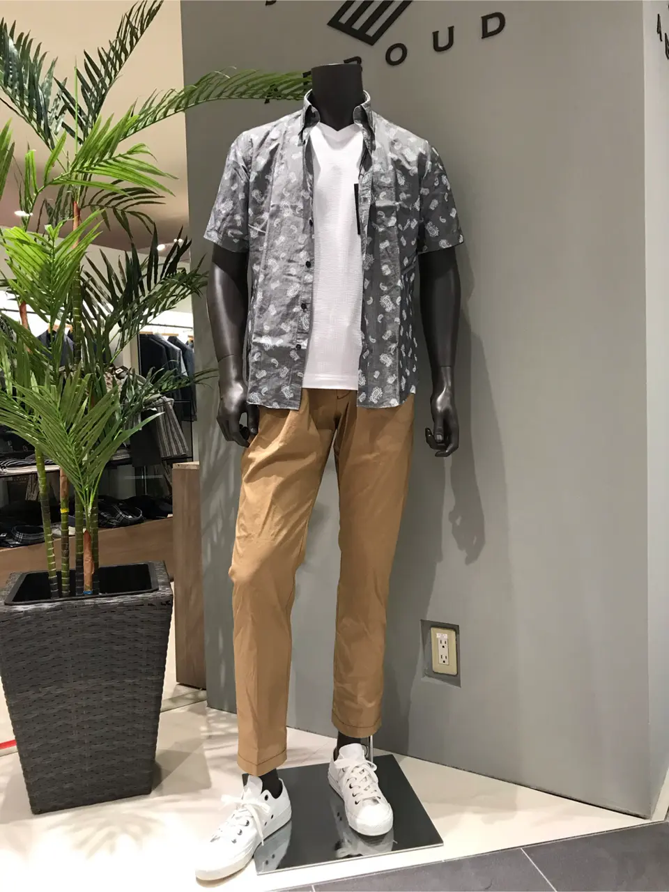 JOSEPH ABBOUD 伊津野 コーディネート画像