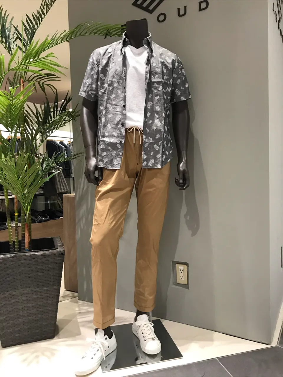 JOSEPH ABBOUD 伊津野 コーディネート画像