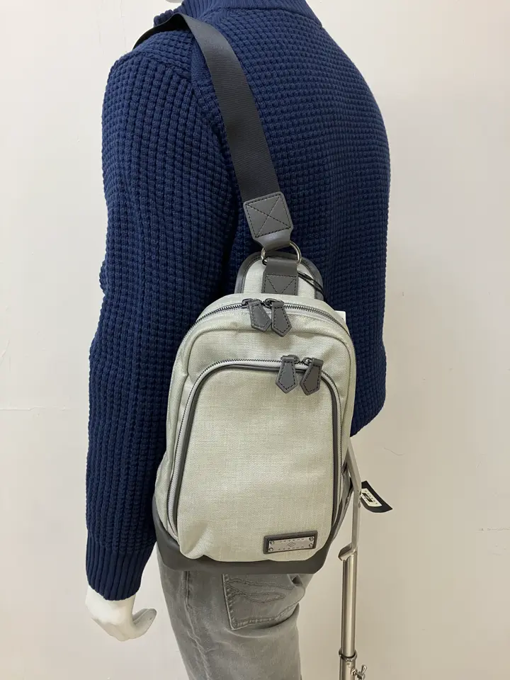 JOSEPH ABBOUD 加賀谷 コーディネート画像