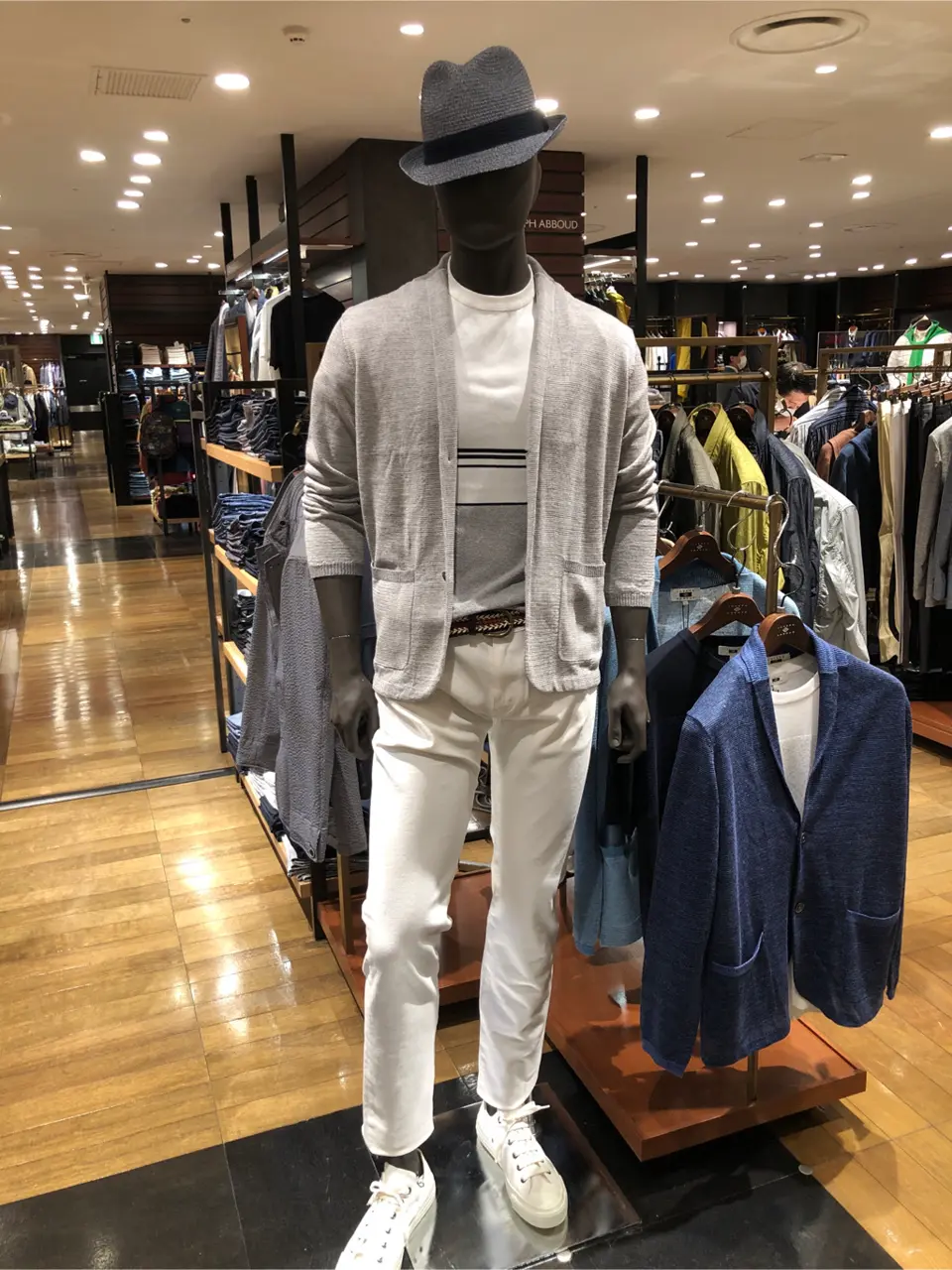 JOSEPH ABBOUD 新林 コーディネート画像