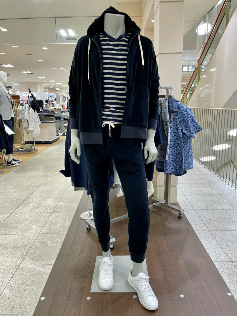 JOSEPH ABBOUD Konda コーディネート画像