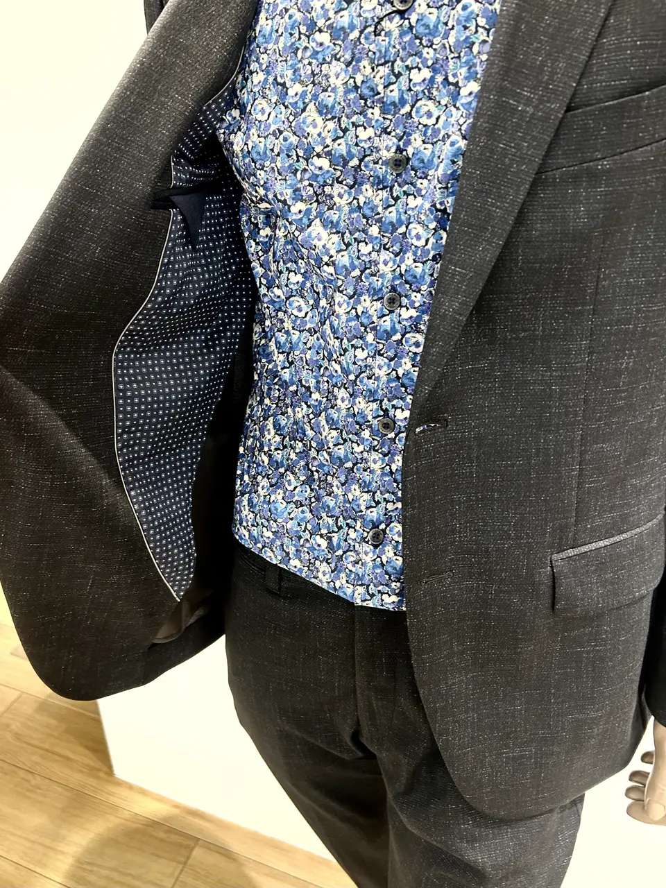 JOSEPH ABBOUD YANO コーディネート画像