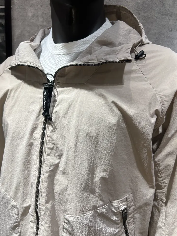 JOSEPH ABBOUD MOUNTAIN 上條 コーディネート画像