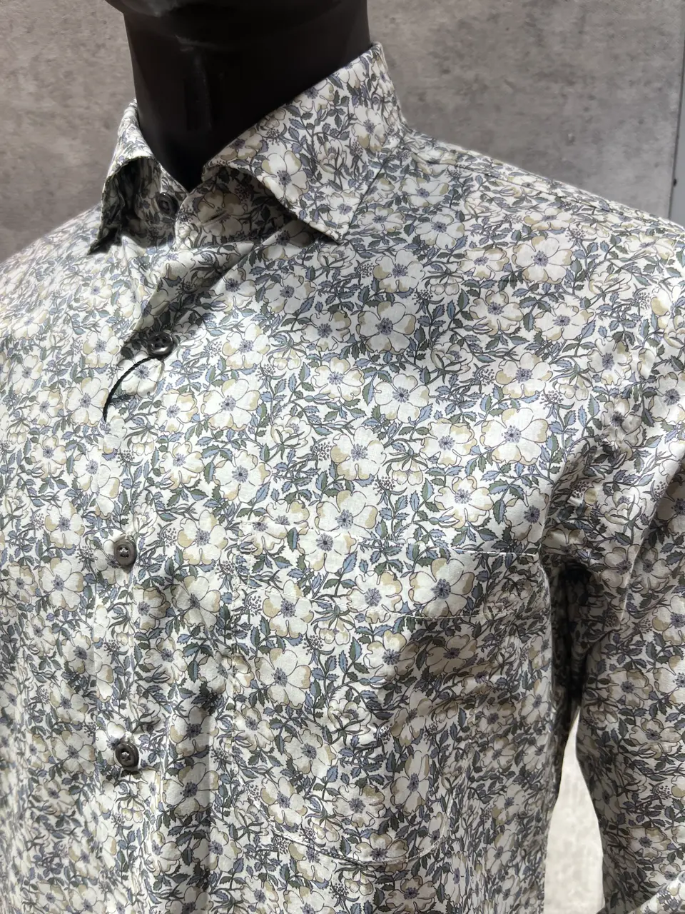 JOSEPH ABBOUD 上條 コーディネート画像