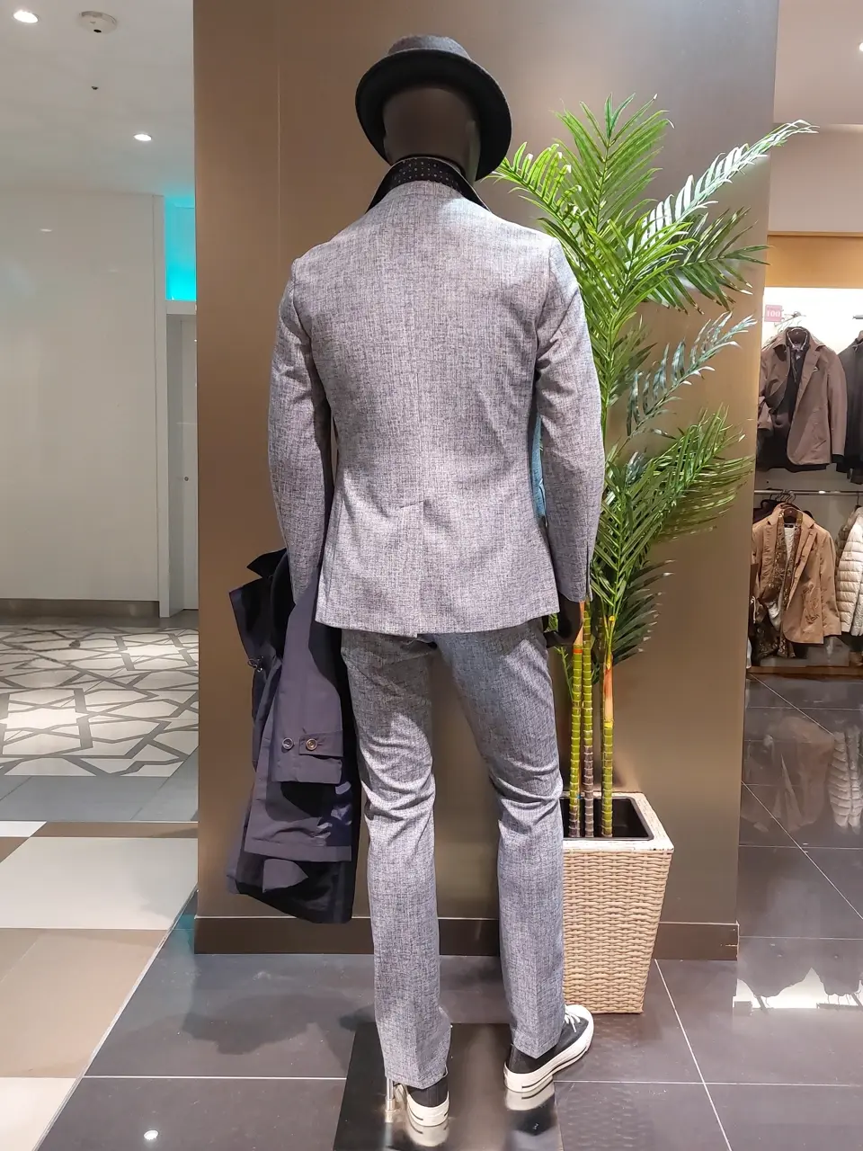 JOSEPH ABBOUD 清水 コーディネート画像