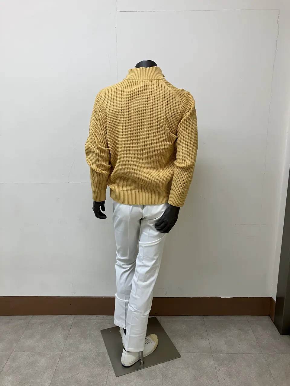 JOSEPH ABBOUD 加賀谷 コーディネート画像