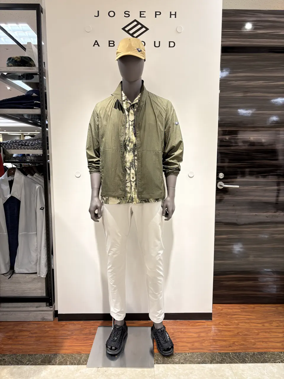  碇 コーディネート画像