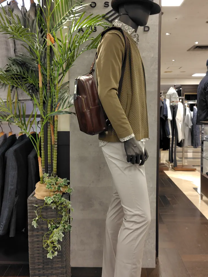 JOSEPH ABBOUD スタッフ コーディネート画像