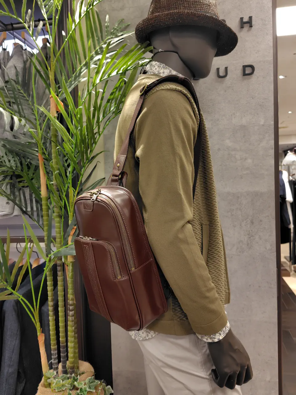 JOSEPH ABBOUD スタッフ コーディネート画像