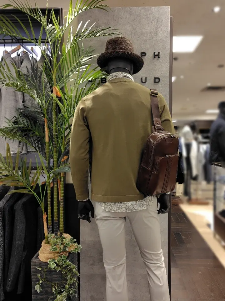 JOSEPH ABBOUD スタッフ コーディネート画像